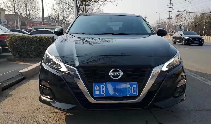 青島19年日產天籟9