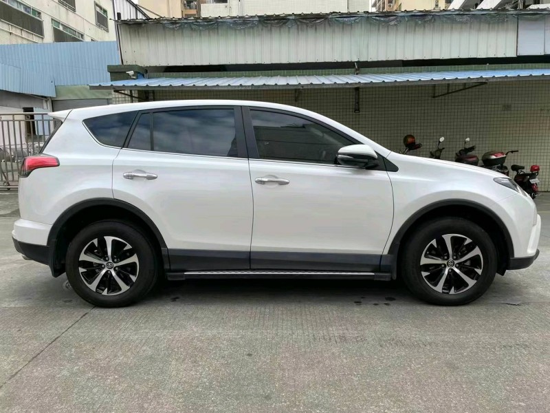 中山19年豐田RAV43