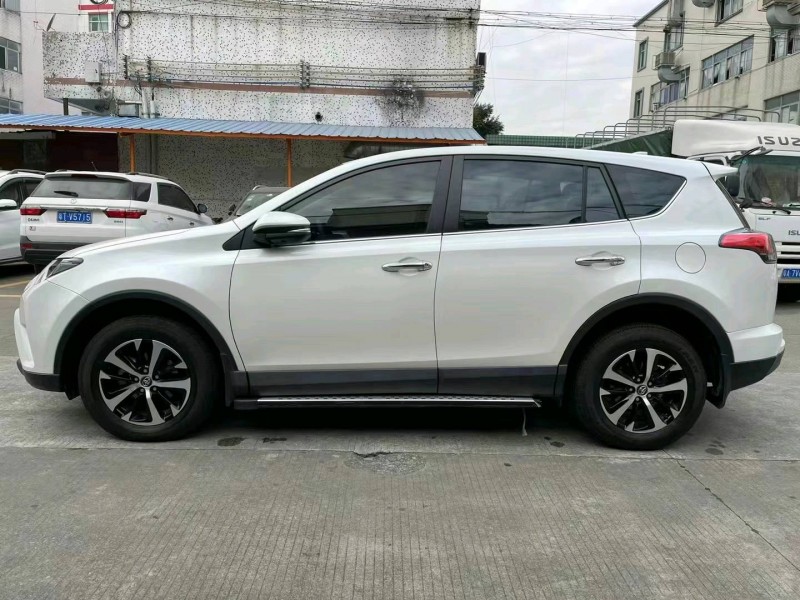 中山19年豐田RAV42