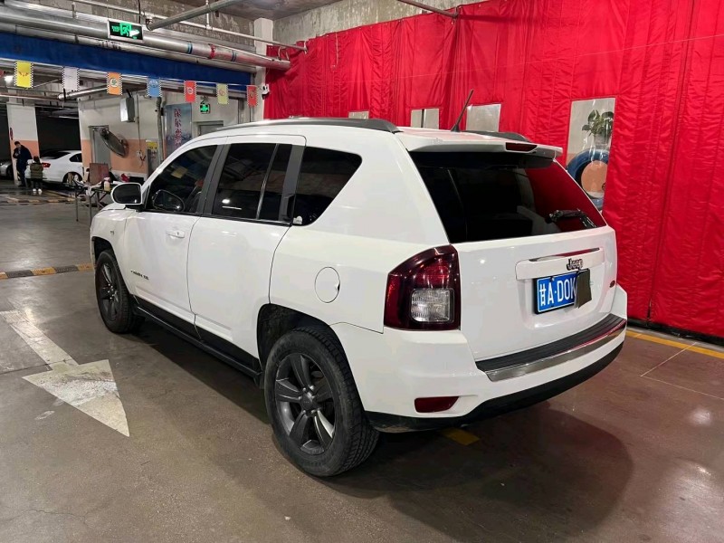 呼和浩特15年Jeep自由客2