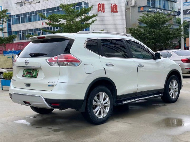 東莞17年日產奇駿8