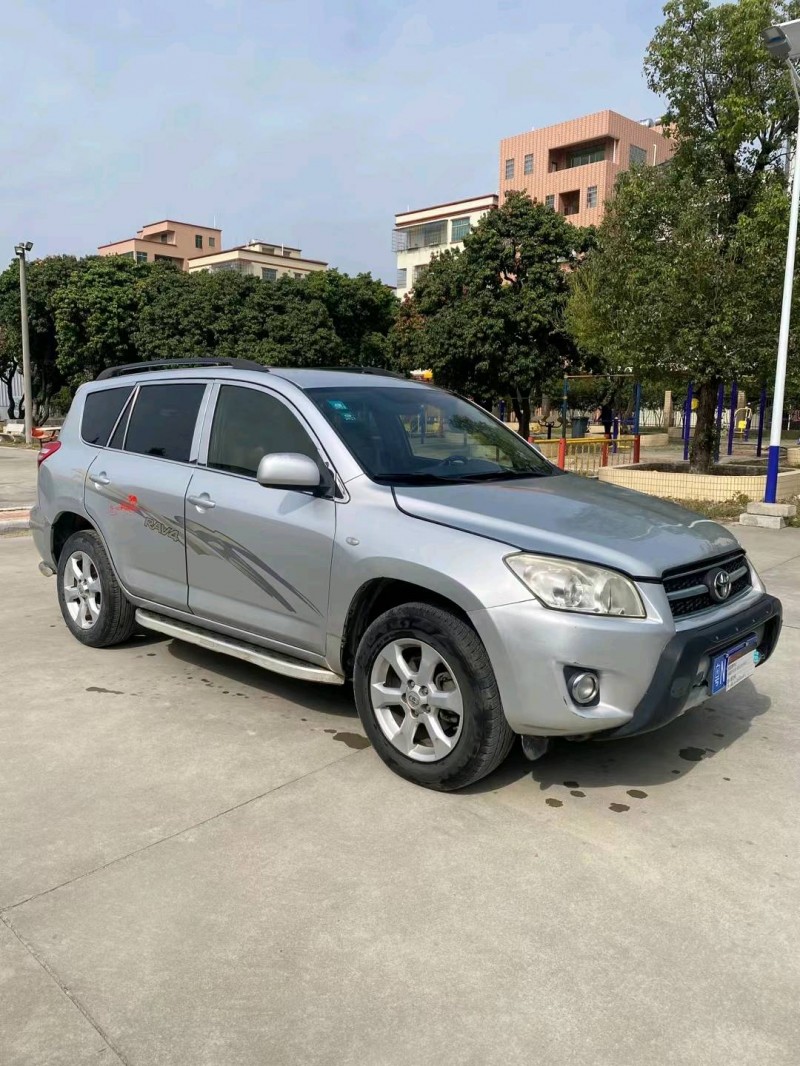 廣州13年豐田RAV42