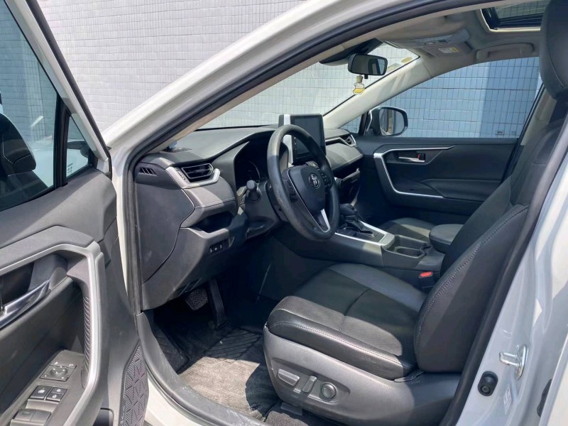 廣州19年豐田RAV4榮放8