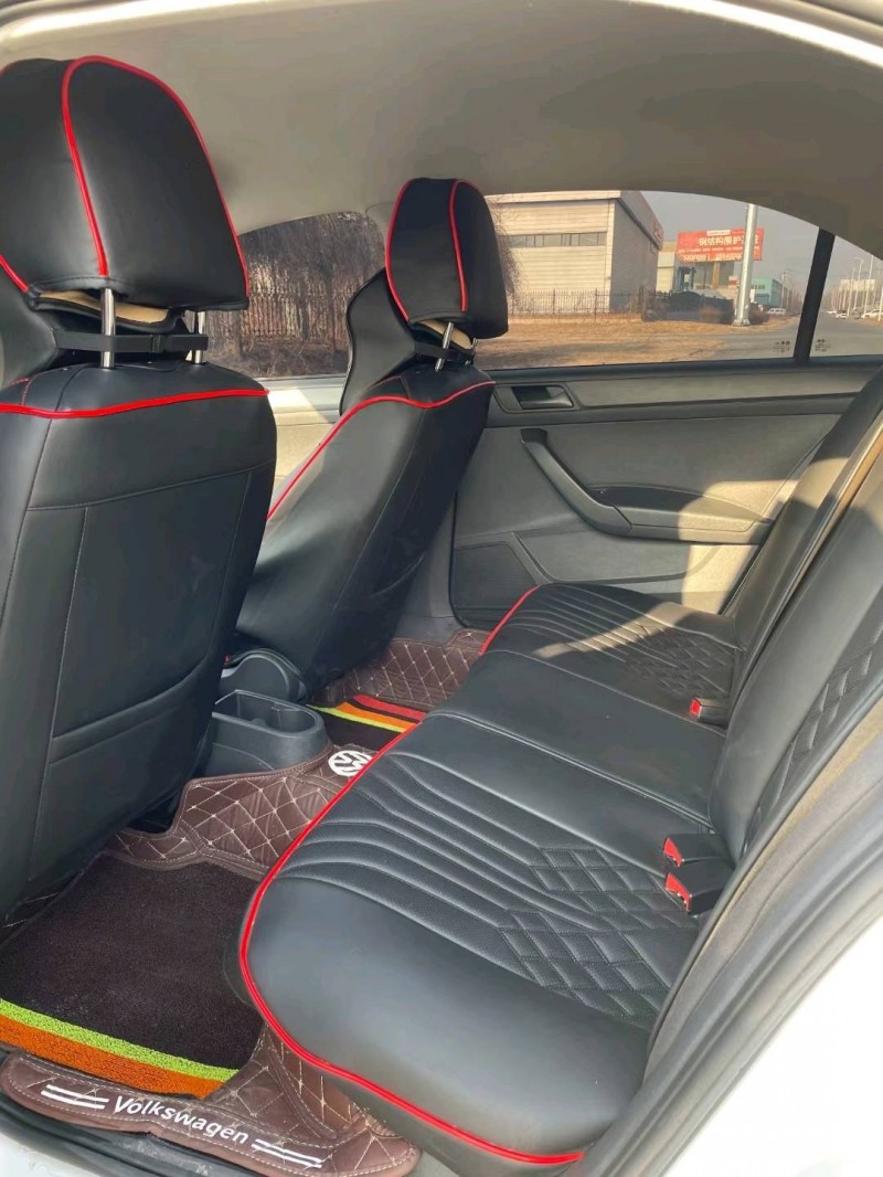 沈阳20年大众桑塔纳5