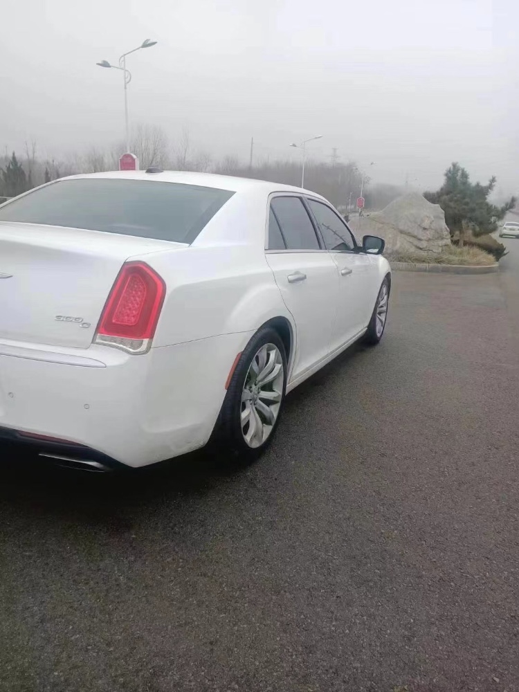 臨沂16年克萊斯勒300C9
