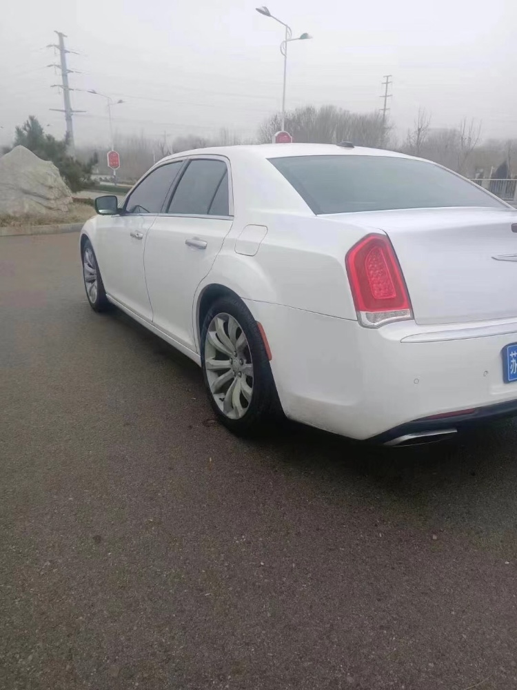 臨沂16年克萊斯勒300C8
