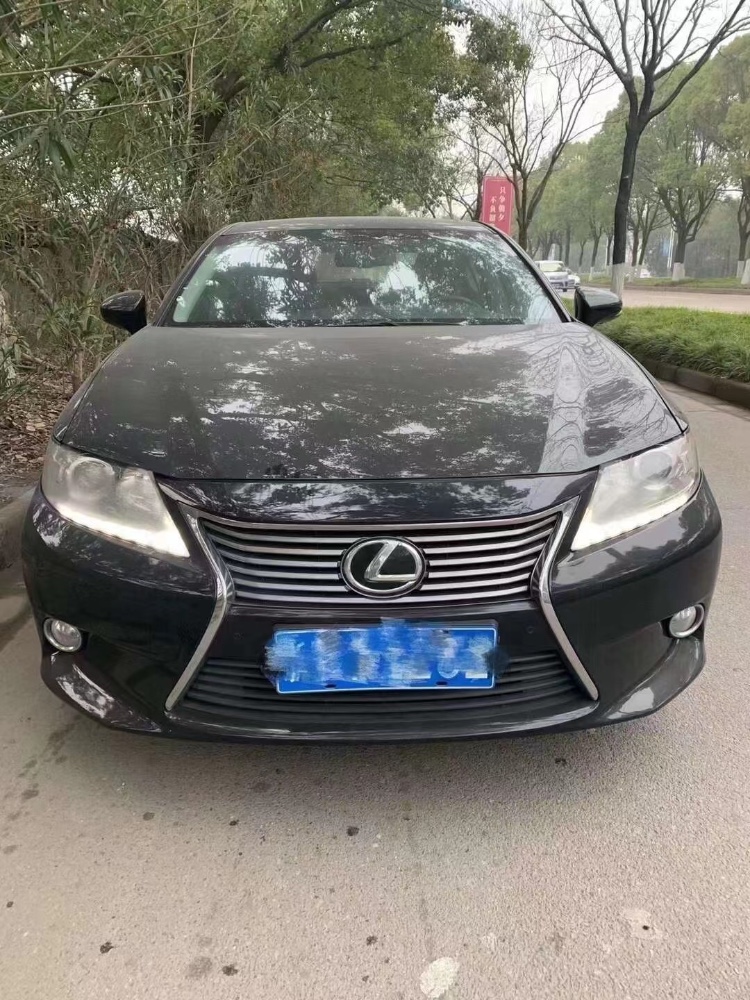 嘉興12年雷克薩斯ES1