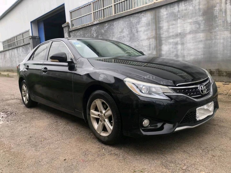 济宁14年丰田锐志2