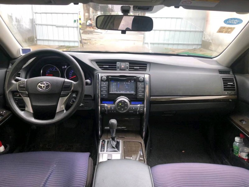 济宁14年丰田锐志5