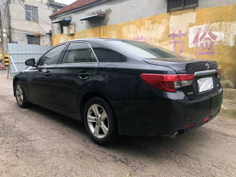 济宁14年丰田锐志8