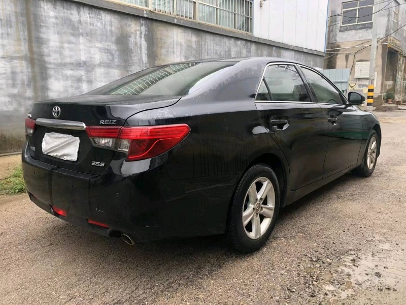 济宁14年丰田锐志7