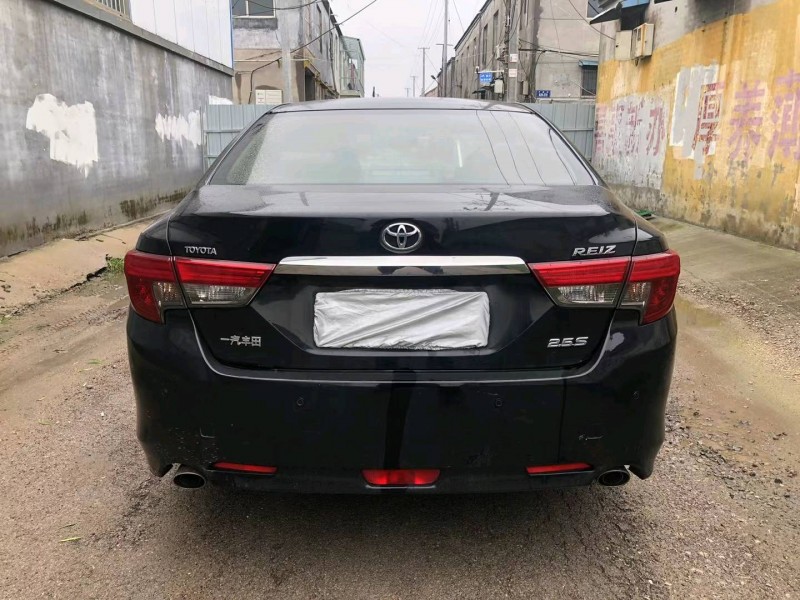 济宁14年丰田锐志9