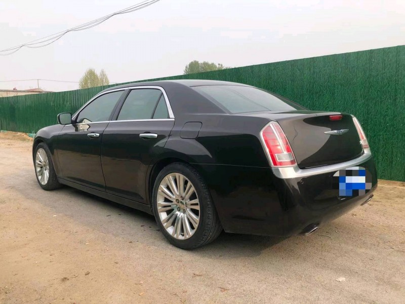 济宁13年克莱斯勒300C8