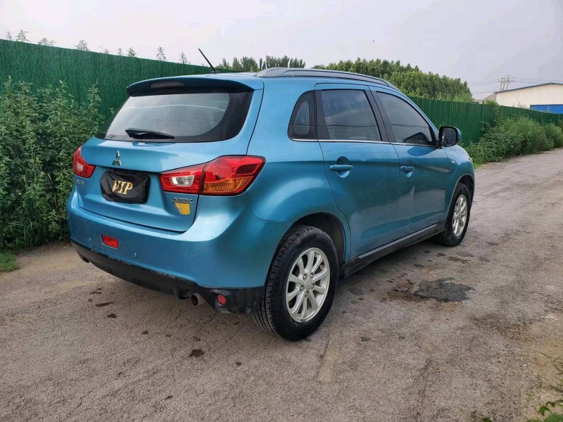 济宁14年三菱劲炫7