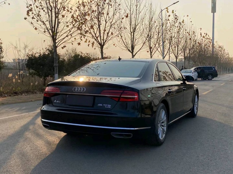 徐州17年奧迪A8L8