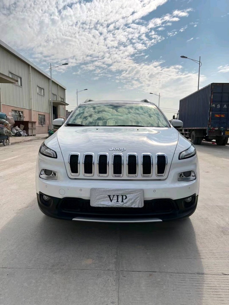 東莞17年Jeep自由光1