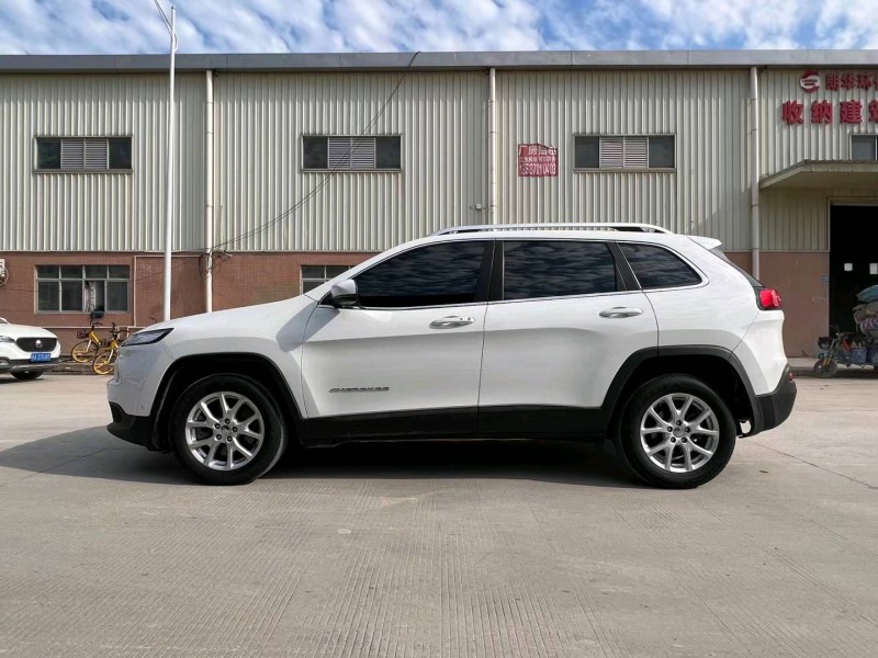東莞17年Jeep自由光7