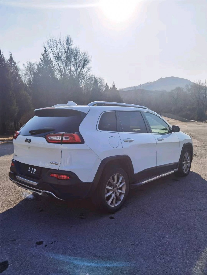 沈陽14年Jeep自由光7