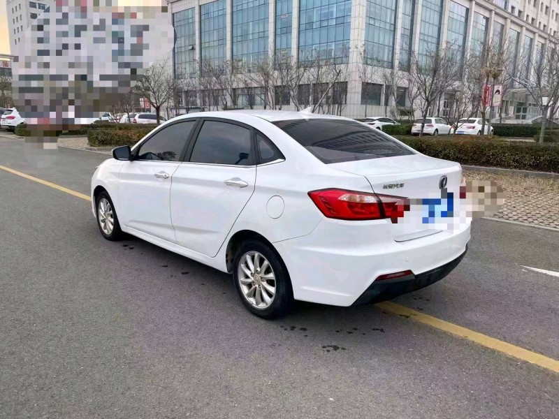 濰坊15年長安汽車悅翔V78