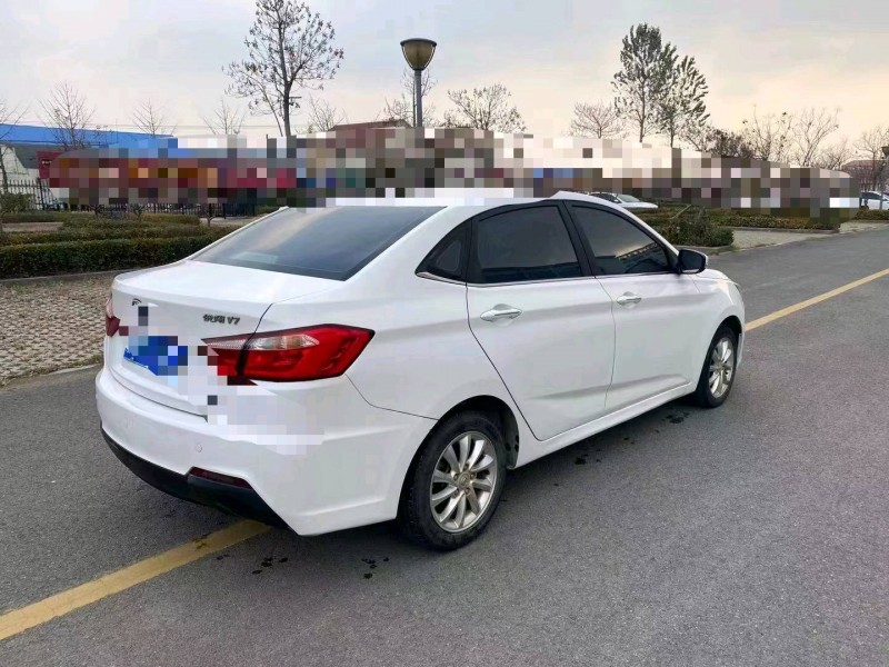 濰坊15年長安汽車悅翔V77