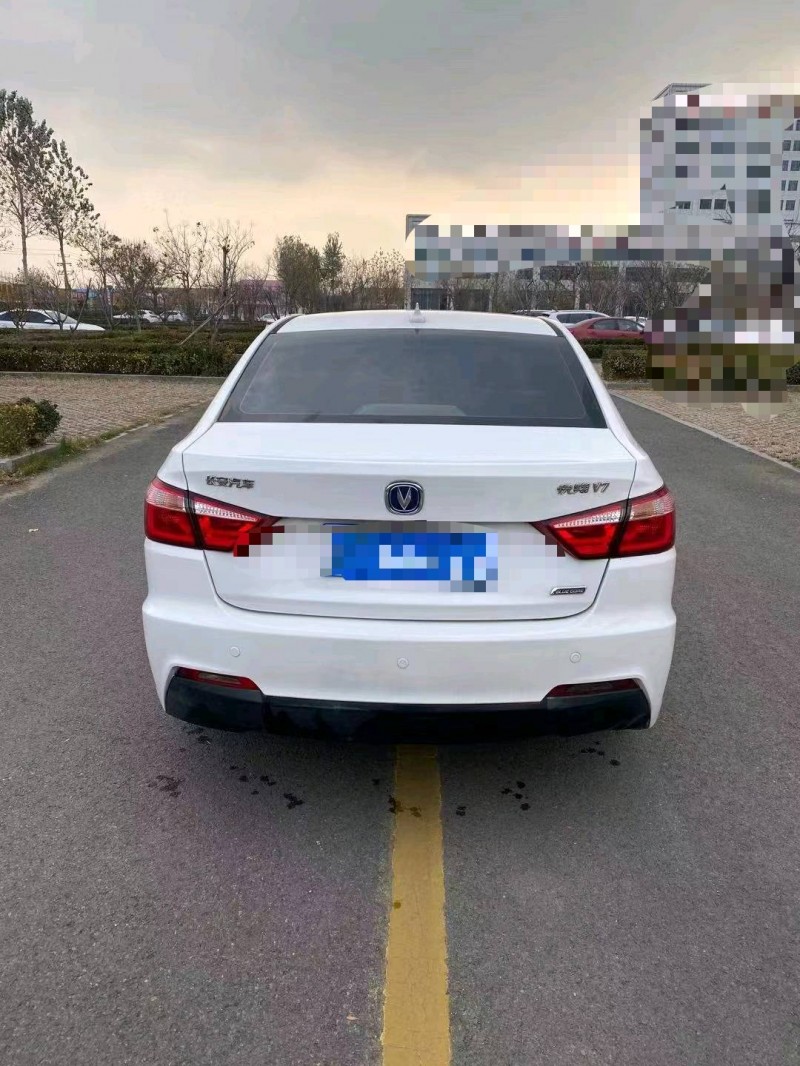 濰坊15年長安汽車悅翔V79
