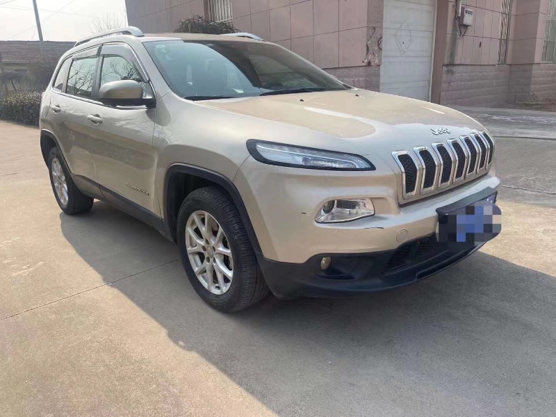 濱州17年Jeep自由光3