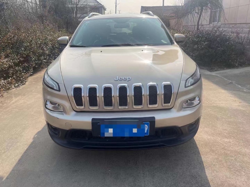 濱州17年Jeep自由光1