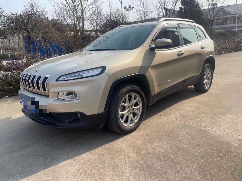濱州17年Jeep自由光2