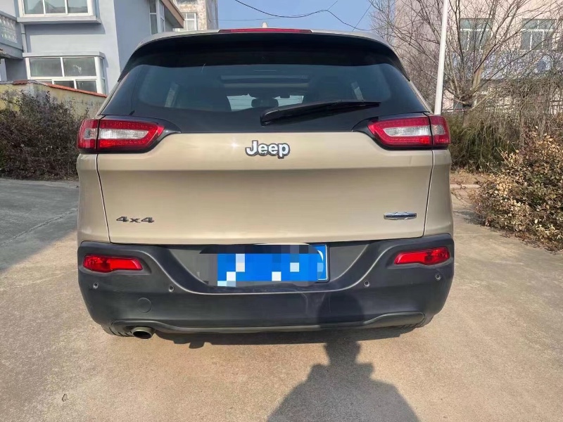 濱州17年Jeep自由光7