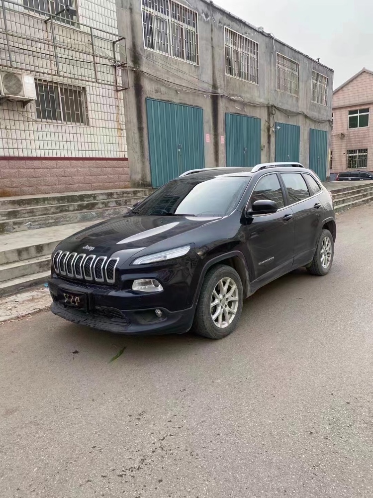 棗莊17年Jeep自由光2