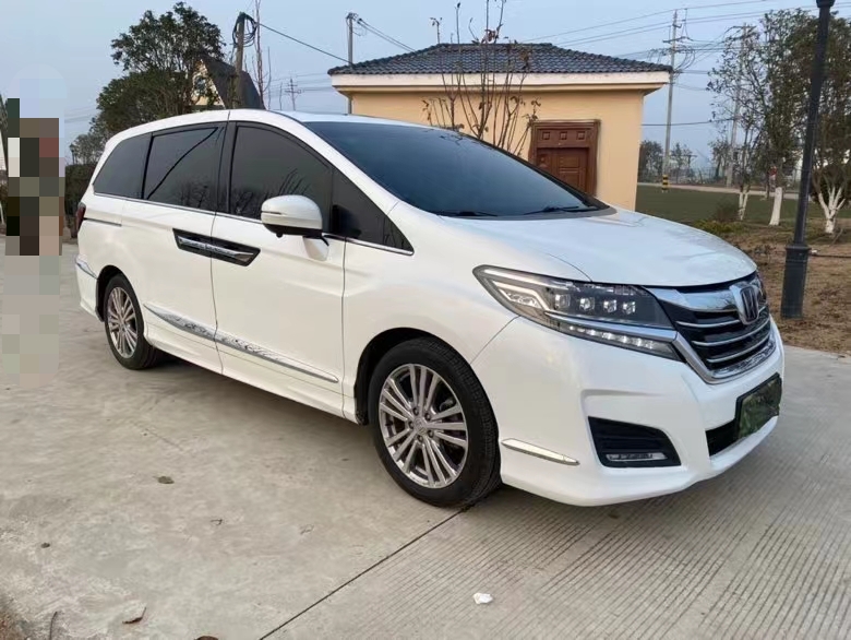 徐州17年本田艾力绅8