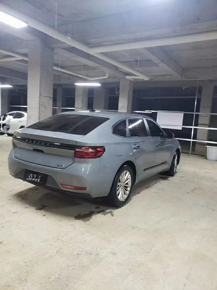 貴陽21年寶駿RC56