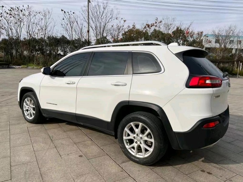鹽城18年Jeep自由光9