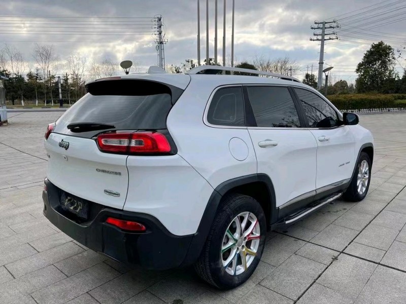 鹽城18年Jeep自由光8