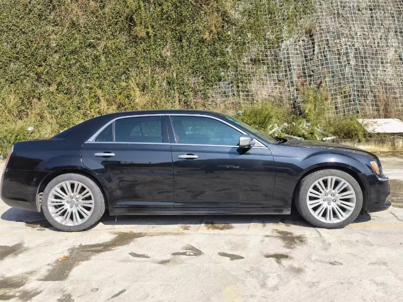 銅仁16年克萊斯勒300C6