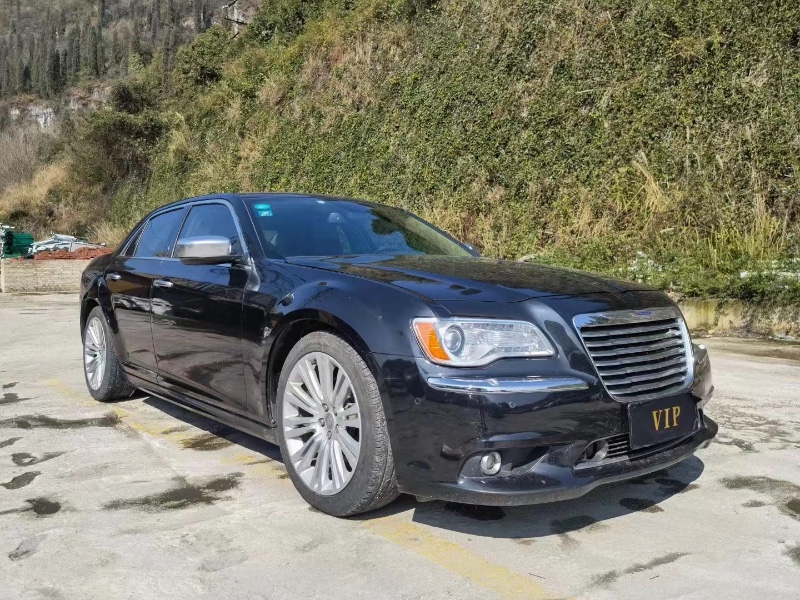 銅仁16年克萊斯勒300C5