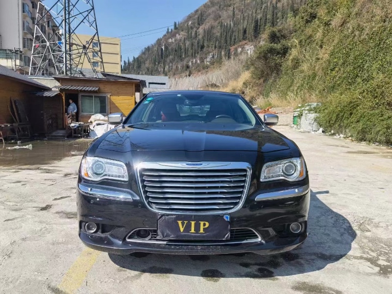 銅仁16年克萊斯勒300C8