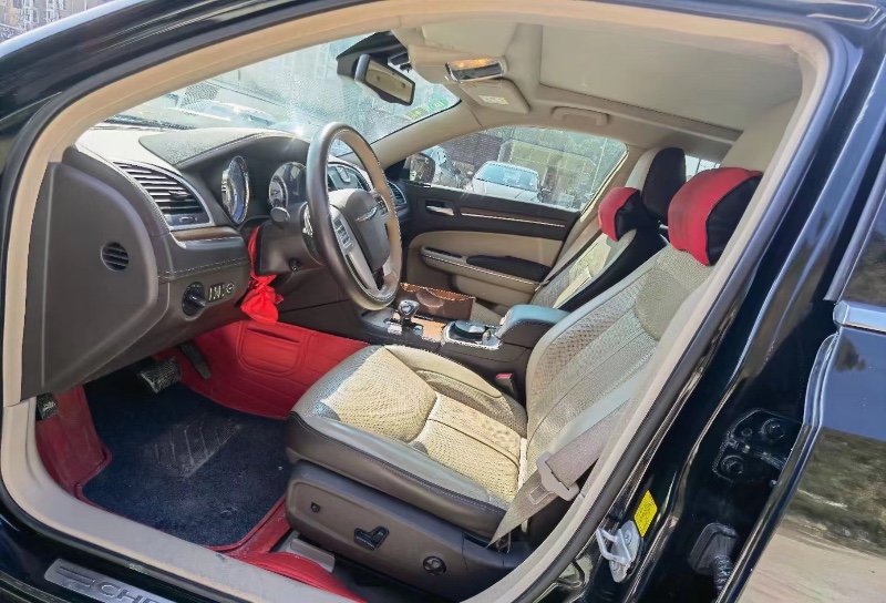 銅仁16年克萊斯勒300C3