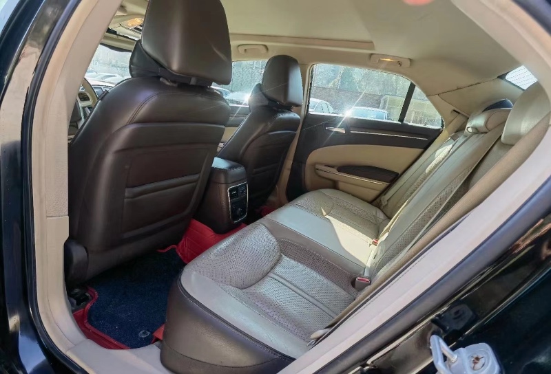 銅仁16年克萊斯勒300C1