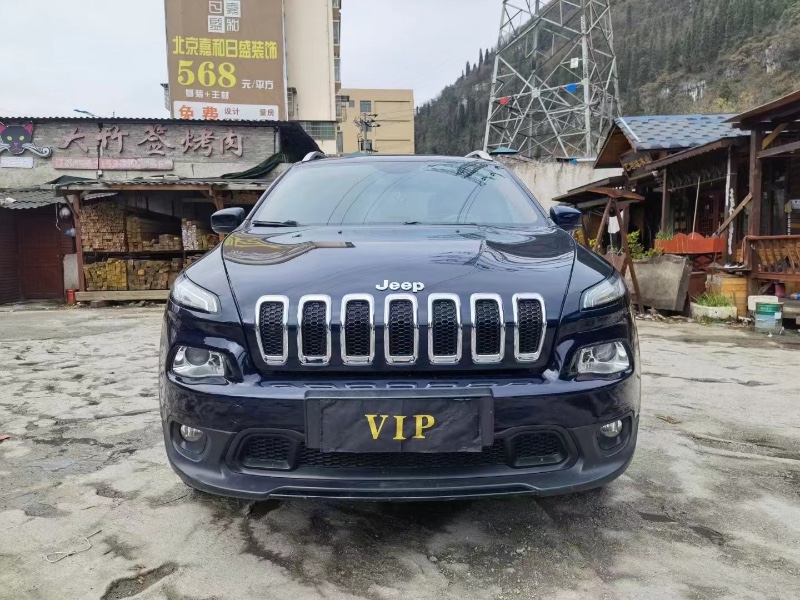 銅仁16年Jeep自由光1