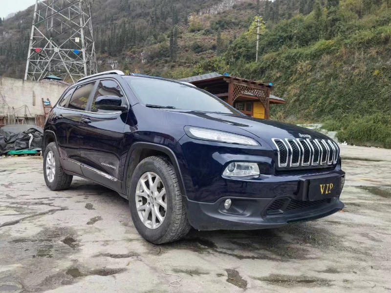 銅仁16年Jeep自由光4