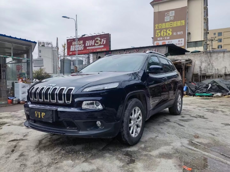 銅仁16年Jeep自由光5