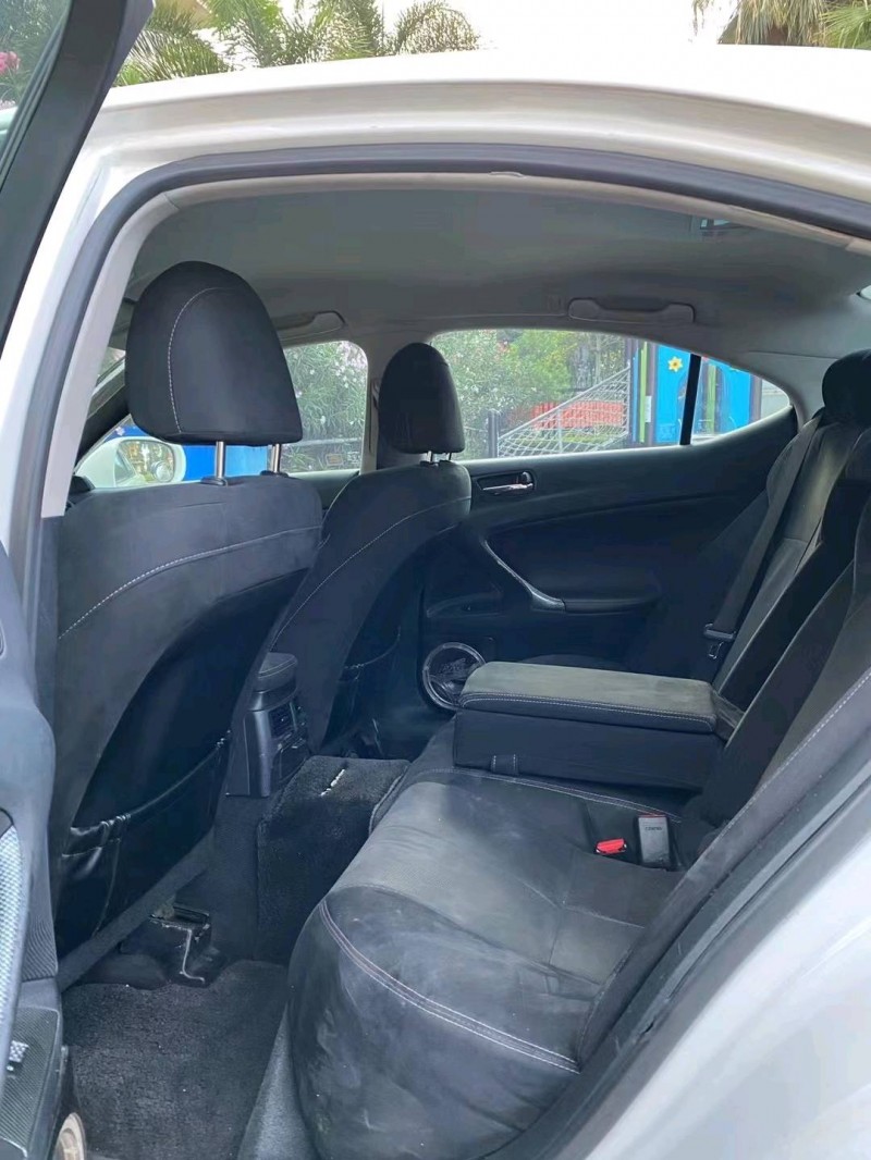 中山09年雷克萨斯IS1