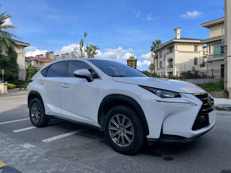 中山16年雷克萨斯NX3