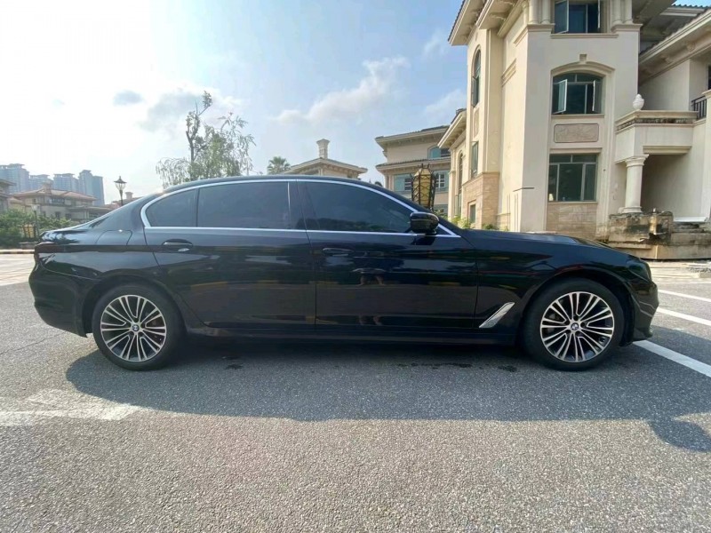 中山19年宝马5系4