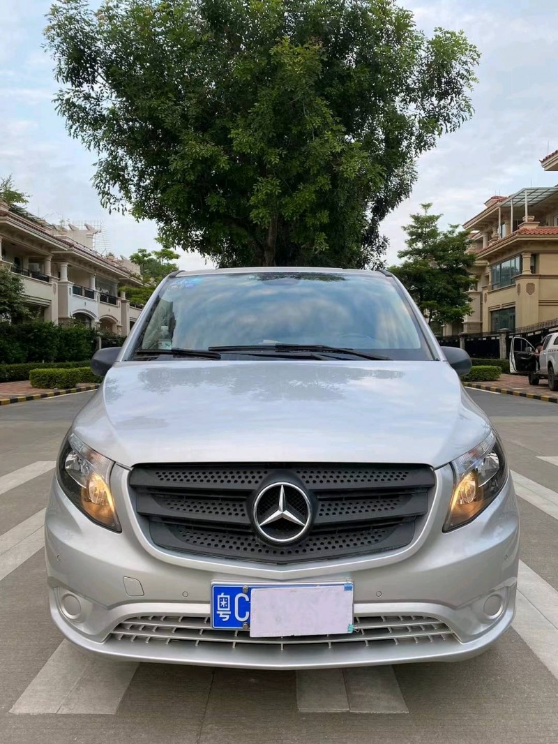 中山17年奔驰威霆1