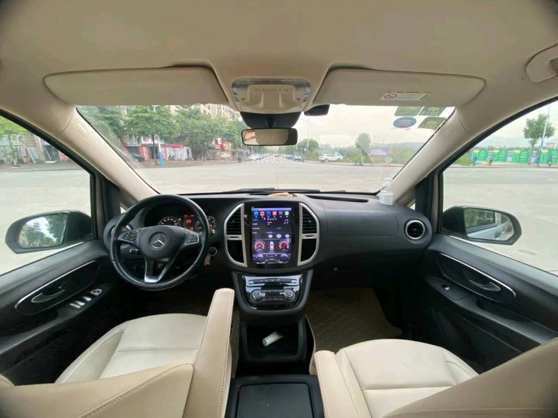 中山17年奔驰威霆8