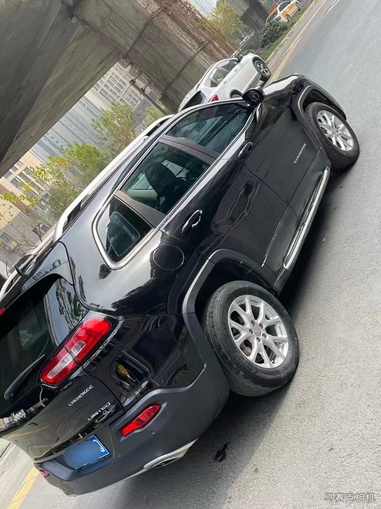 仙桃17年Jeep自由光7
