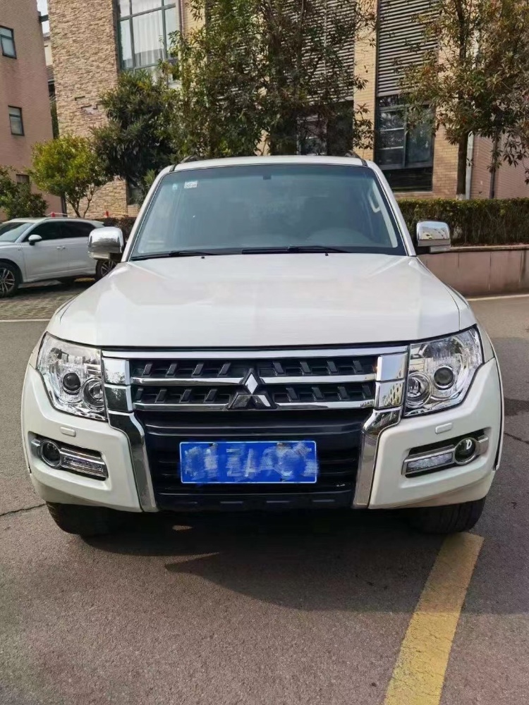 宜昌12年三菱帕杰羅9