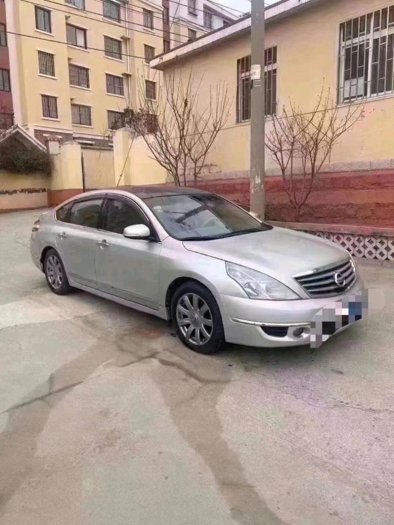 青島09年日產天籟2